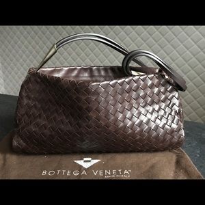 Bottega Veneta woven brown lambsuede shoulder bag.